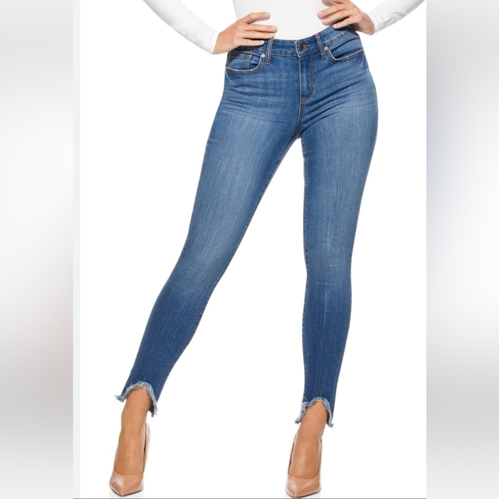 Sofia Jeans by Sofia Vergara Skinny Sharkbite Hem/Size 6